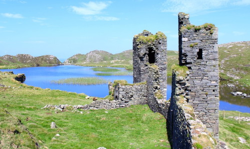 Dunlough castle, Three Castle Head