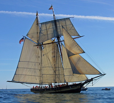 'Pride of Baltimore II' entering Baltimore harbour